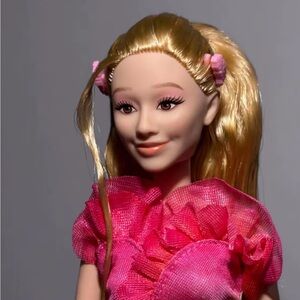 🆕 Mattel universal wicked Glinda